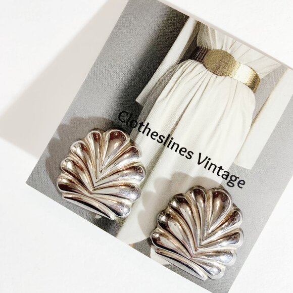 Vintage Silver Tone Metal Shell Earrings - Picture 5 of 8